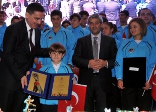 Kocaeli Belediyesinden sporculara �d�l
