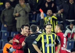 Fenerbah�e'nin rakipleri 'k�zar�yor'