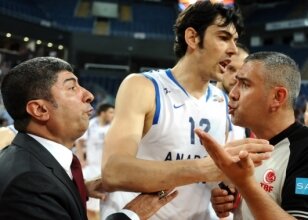 Sinan Erdem'de gergin anlar