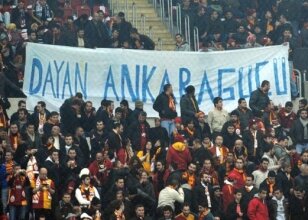 G.Saray taraftar�ndan A.G�c�'ne destek!