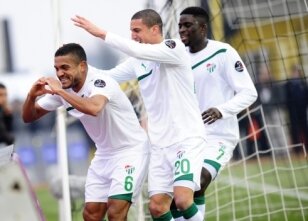 Tarzan Timsah'a yem oldu!