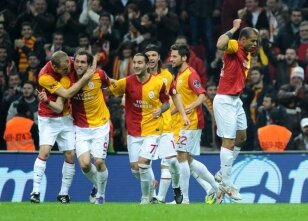 Galatasaray play-off'u garantiledi!