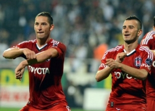 Be�ikta�l� futbolculardan ilgin� sevin�!