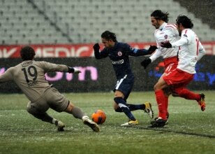 Kar alt�nda gol ya�muru!