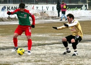 Kar��yaka a��ld� bir kere