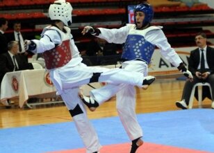 Tekvandoda 3 alt�n sahibini buldu