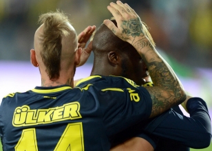 Fenerbah�e, duran toplar� harekete ge�irdi