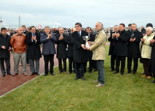 Kartepe Hipodromu'nda 'ilk yar��' yap�ld�