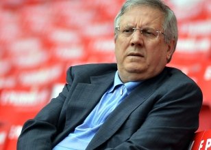Aziz Y�ld�r�m �nce d��ar�, sonra trib�ne!