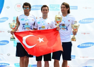 G.Sarayl� y�z�c� 25 y�ll�k rekoru k�rd�