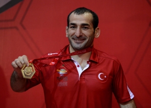 G�re�te alt�n madalya Erhan'�n!