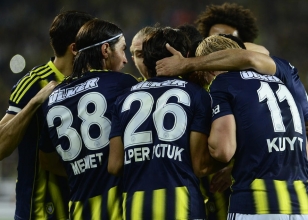 Fenerbah�e, Emenike ile u�tu!