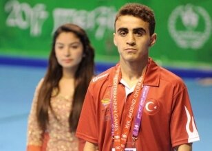 Ferhat, g�m�� madalyada kald�