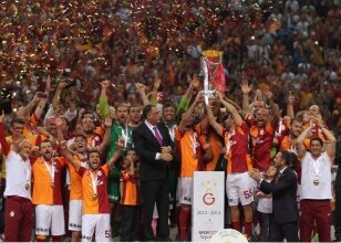 Kutlama foto�raftaki ince detay... 