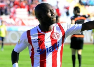 Anlatyaspor'u Diarra s�rtl�yor