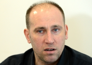 Harun Erdenay: 'Ba�kanl��a aday�m'