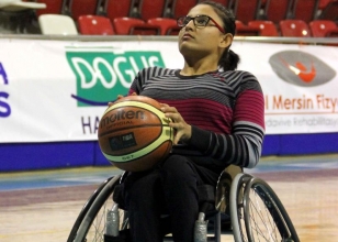 Evden ��km�yordu, �imdi 2 dalda milli sporcu