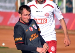 Galatasaray'�n 11'inde 6 yeni isim vard�