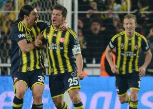 Kad�k�y'de �ampiyonluk y�r�y���!