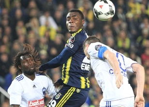 Emenike gol�n� ona arma�an etti!