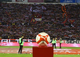 Es Es, sahas�nda yenilgiyi unuttu