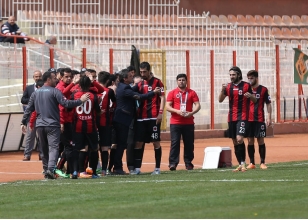 Tav�anl� inat etti! Vazge�miyorlar...