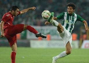 Bursaspor tur i�in sahaya ��k�yor