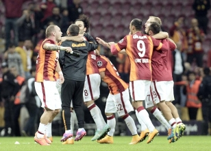 Galatasaray yeni bir sayfa a�mak istiyor