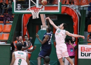 Banvit, Ted Kolejliler'i son �eyrekte y�kt�!