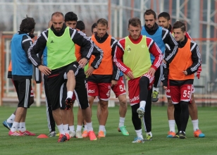 Sivasspor y�netimi antrenmanda
