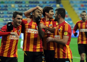 Kayserispor'da y�zler g�l�yor