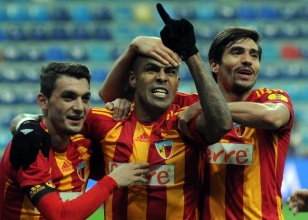 Kayseri'nin y�ld�z� Mert Nobre! Att�...