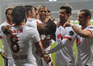 Arena'da dev derbi