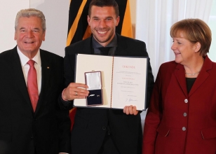 Podolski'den G.Saray mesaj�! '�lgilendiler'