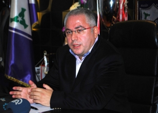 T�rkmen: 'Zzirveyi de g�rd�m, dibi de ya�ar�m'