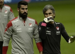 Volkan ilk 15 i�inde! Emre lider...