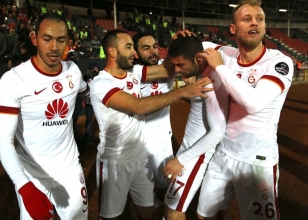 Hamza Hamzao�lu ilk s�nav�na ��k�yor...