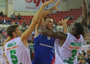 P�nar Kar��yaka, son saniyede y�k�ld�!