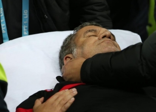 40. dakikada fenala�t�! Hastaneye kald�r�ld�