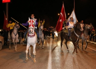 F.Bah�e'ye ��lg�n kar��lama! Atl� birlik...