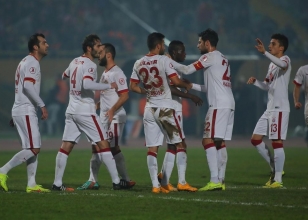 Galatasaray �zmir'de gol olup ya�d�!