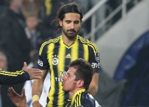 Kad�k�y'de ayakta alk��land�! Alper...