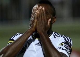 Emenike'yi y�kan haber! Vefat etti...