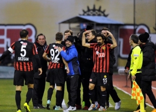 Eski�ehirspor �ampiyonlu�a inan�yor