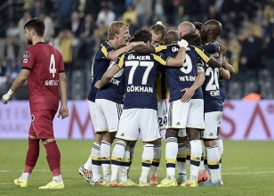 Fenerbah�e, zirveden inmek istemiyor