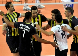 Fenerbah�e, �talya �ampiyonunu y�kt�! 