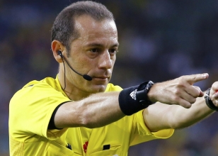 C�neyt �ak�r hakemli�e devam edebilecek mi?