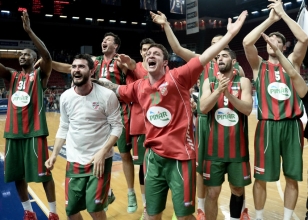 Kar��yaka'n�n kom�uda zorlu s�nav�