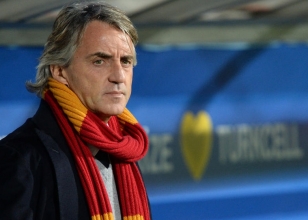 Mancini'den yumruk �ov ve o pankart...