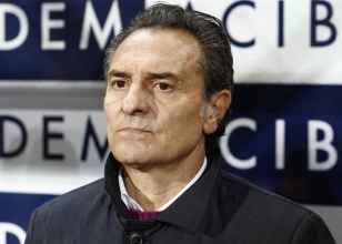 Prandelli'den fla� karar!